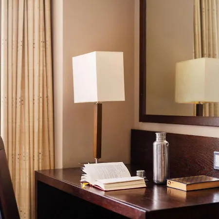 Mercure Leeds Parkway Hotel 3*