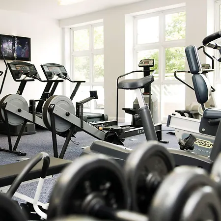 Mercure Leeds Parkway Hotel 3*