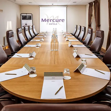 Mercure Leeds Parkway Hotel 3*