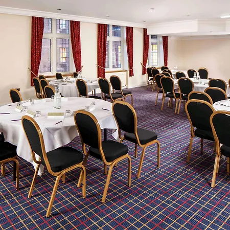 Hotel Mercure Leeds Parkway 3*