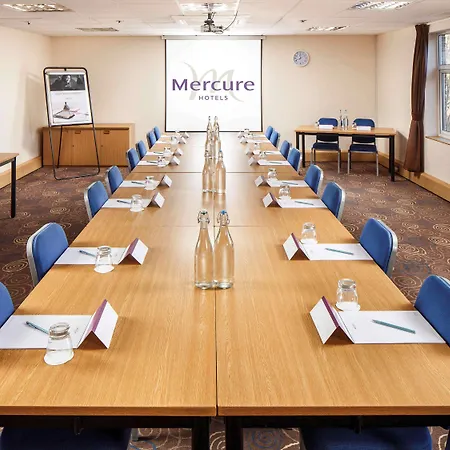 Mercure Leeds Parkway Hotel 3*