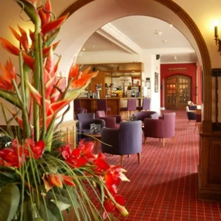 Mercure Leeds Parkway Hotel 3*