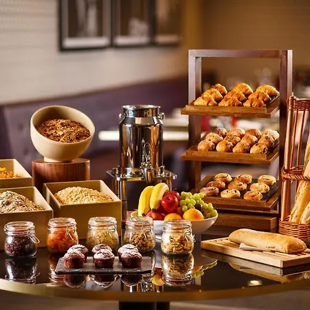 Mercure Leeds Parkway Hotel 3*