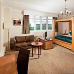 Mercure Parkway
