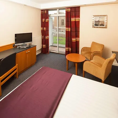 Mercure Parkway Hotel 3*