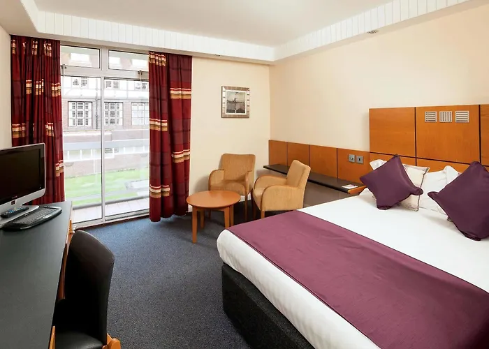 Hotel Mercure Parkway